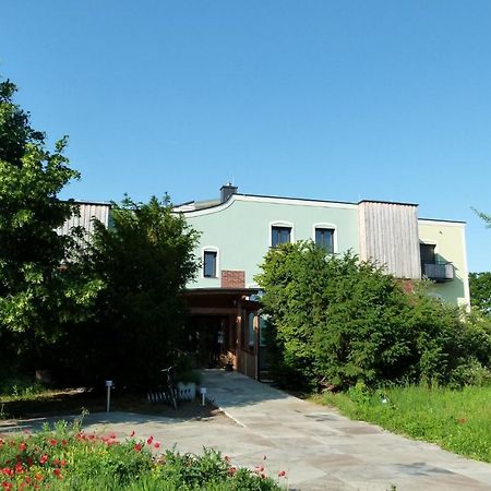ホテル Haus Monti Maria Lanzendorf エクステリア 写真