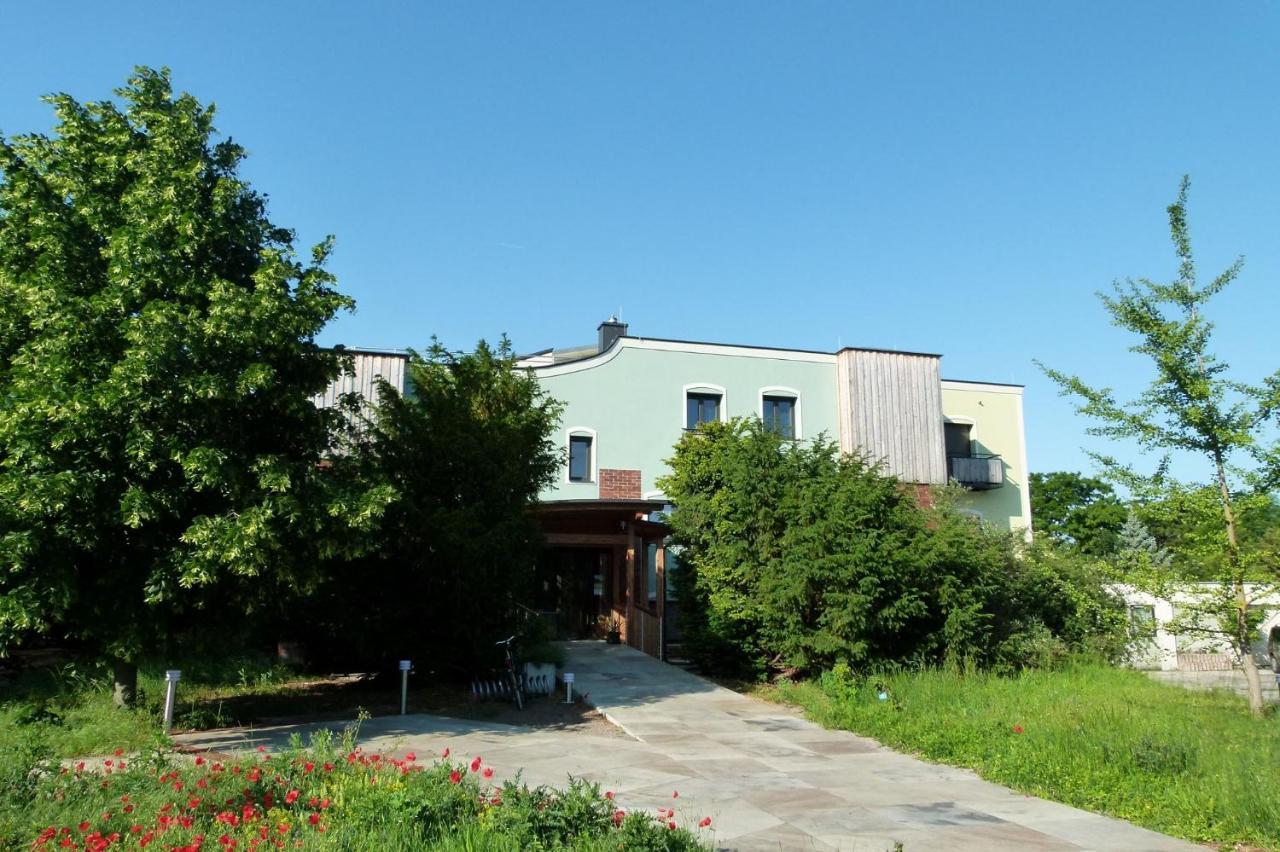 ホテル Haus Monti Maria Lanzendorf エクステリア 写真