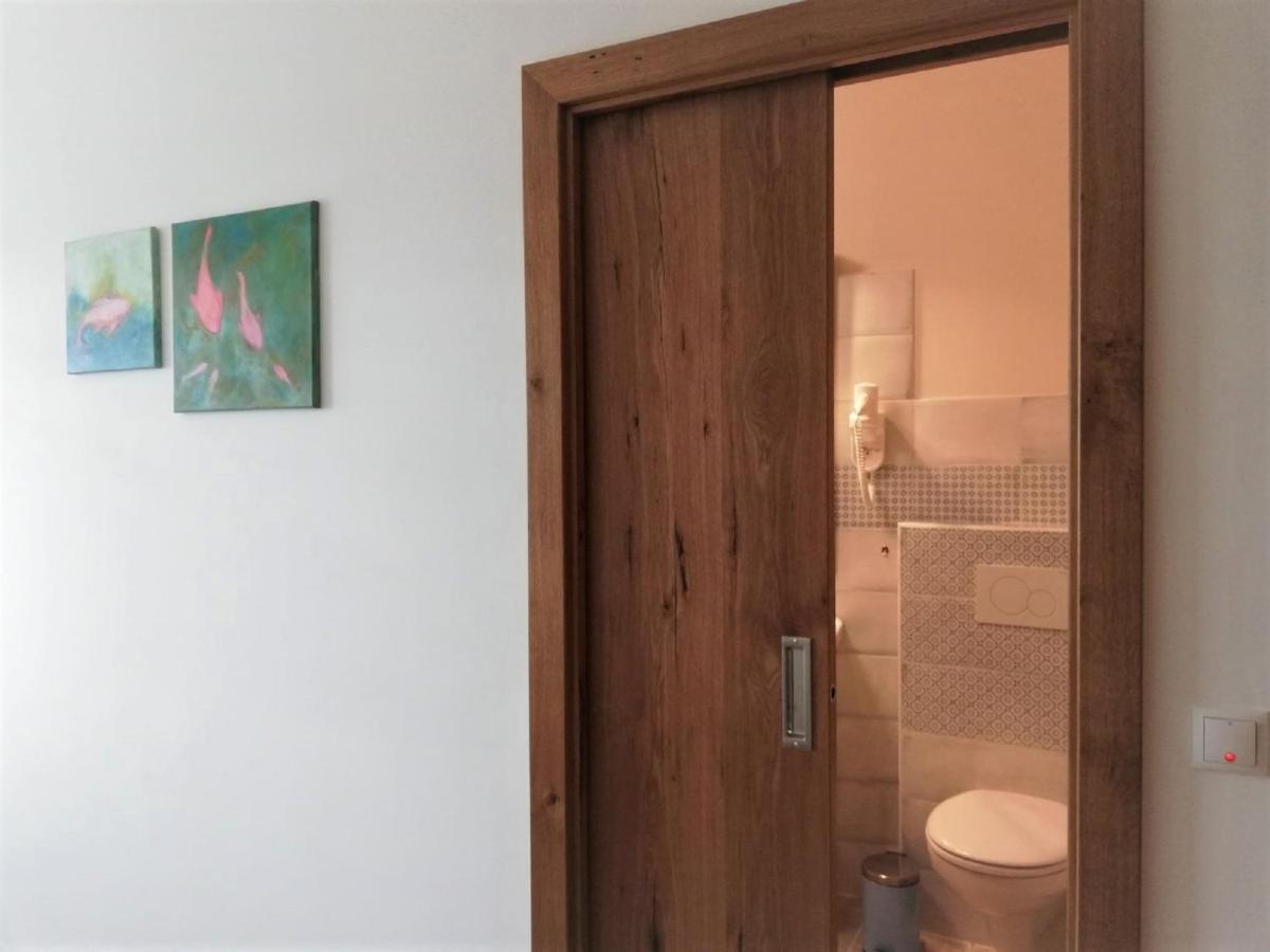 ホテル Haus Monti Maria Lanzendorf エクステリア 写真