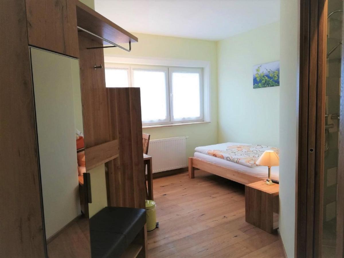ホテル Haus Monti Maria Lanzendorf エクステリア 写真